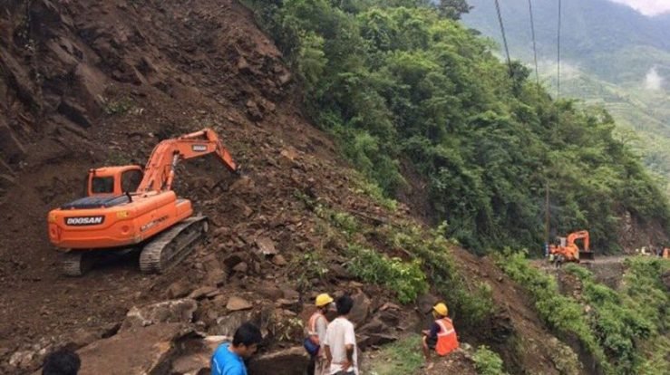 Narayangarh-Muglin road section disrupted